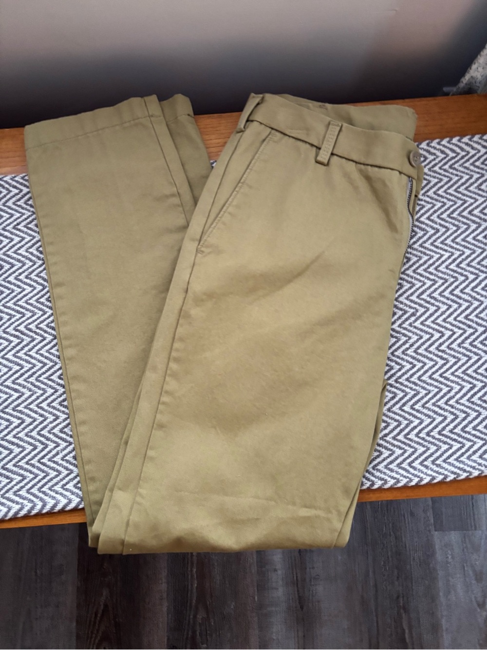 Izod Men's Chinos in Olive